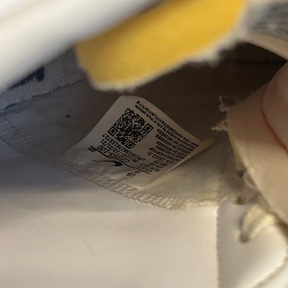Nikes - Picture 7 of 7